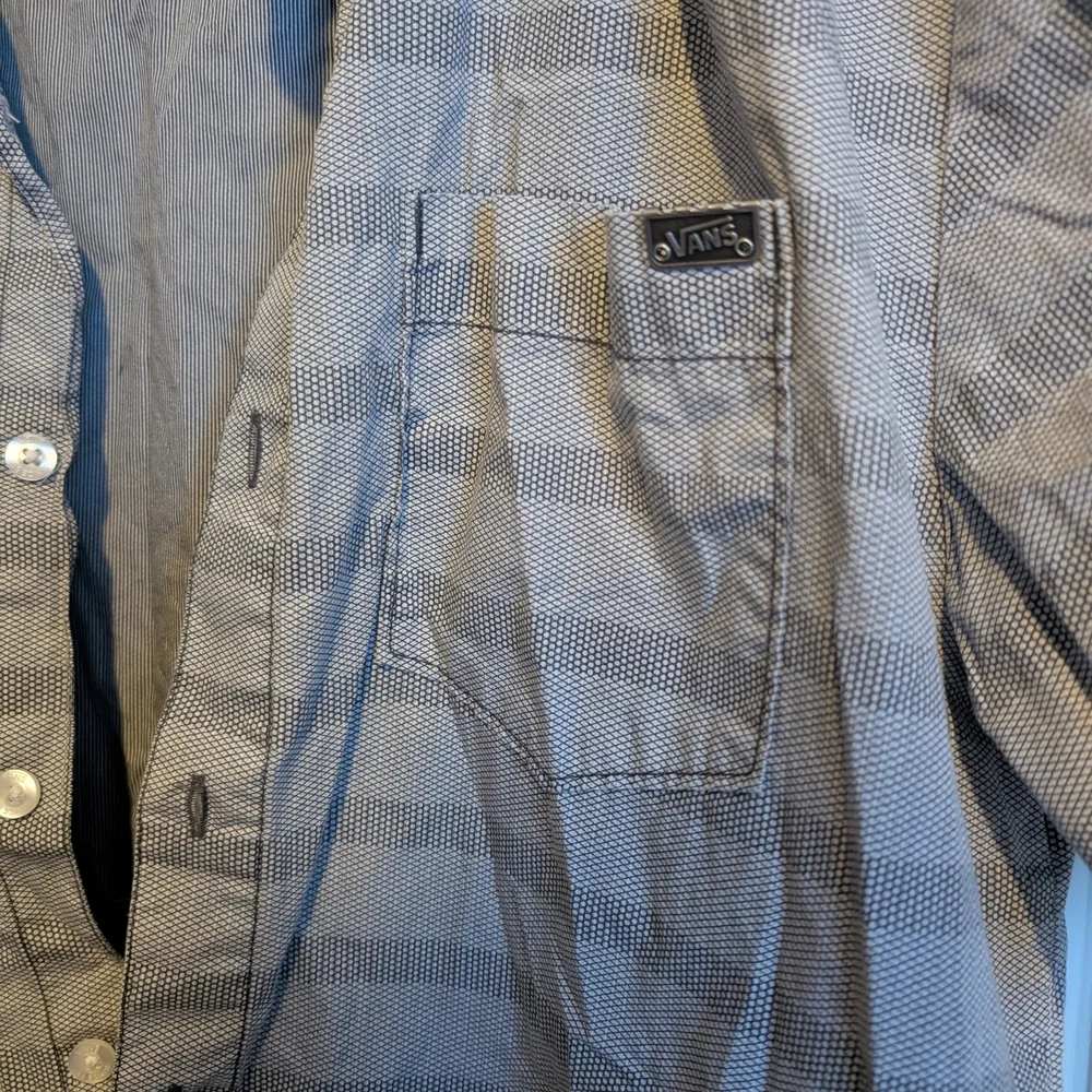 Vans Gray Striped Men's Button Up Skater Top Off The Wall - Picture 2 of 8